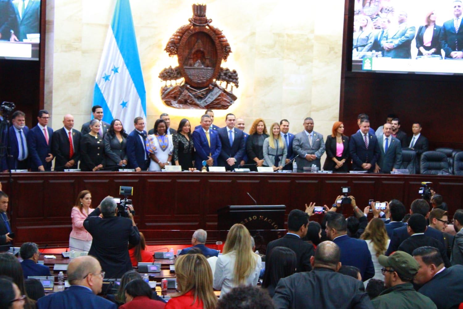 Con Tomás Zambrano en la presidencia y 86 votos, es electa la Junta Directiva del Nuevo Congreso Nacional